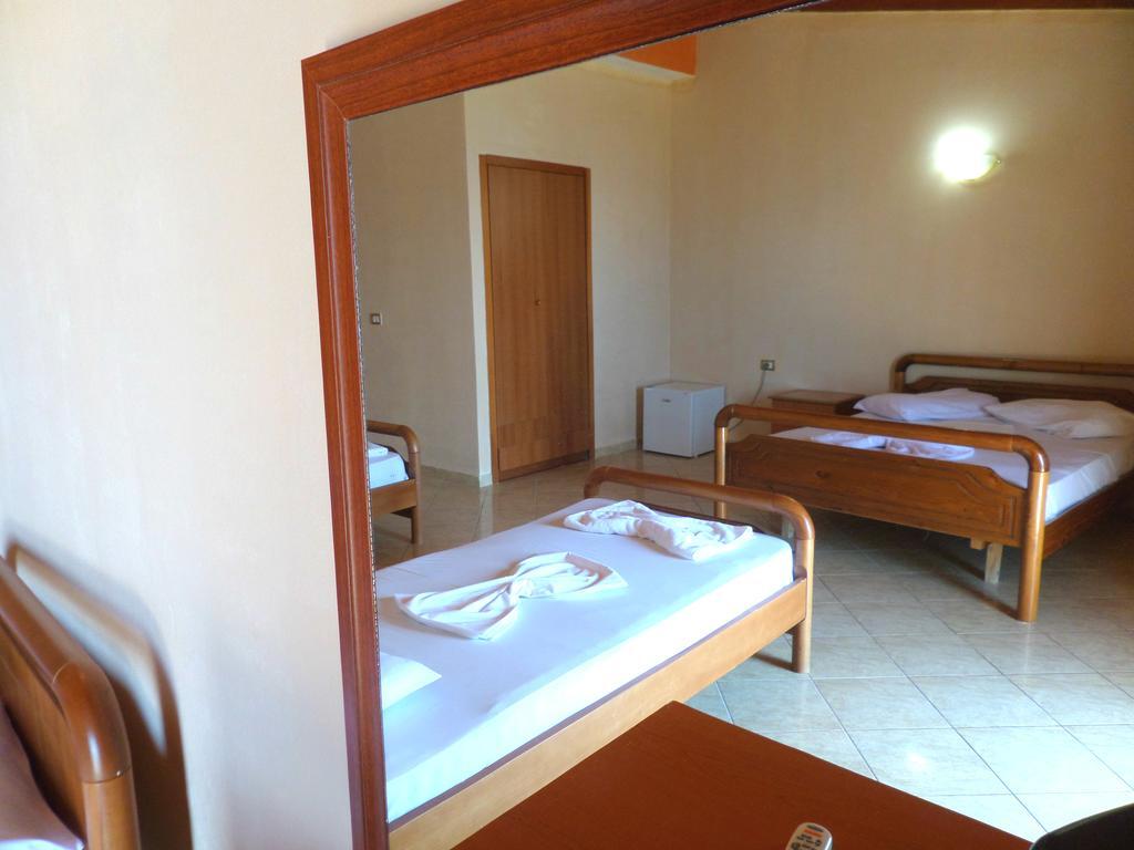 Hotel Belle Vue Dhermi Phòng bức ảnh