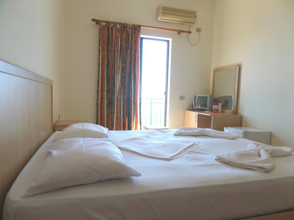 Hotel Belle Vue Dhermi Phòng bức ảnh